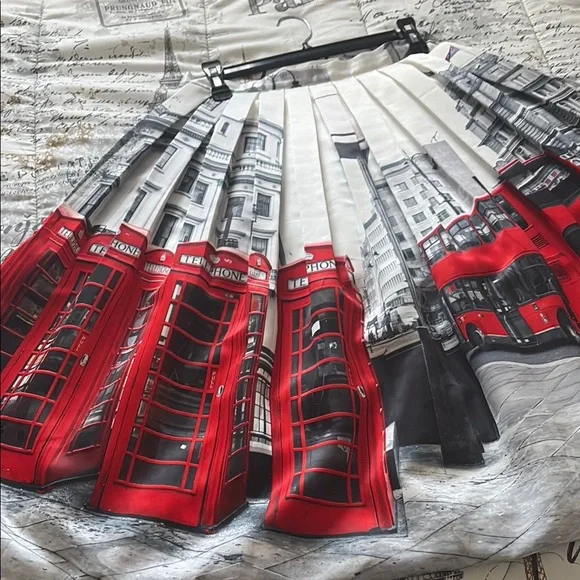 Stylish Red and Black Skirt - Picture 3 of 3